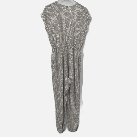 Dress Forum Surplice Sleeveless Rayon Jumpsuit Pebble Print Gray & White - Small - Picture 6 of 9